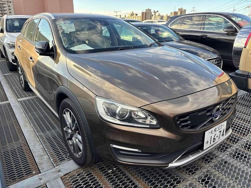 Used Volvo V60 CC SE 2016 Brown Estate