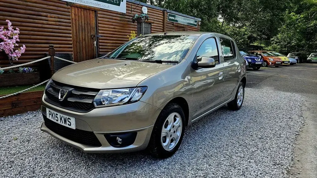 Used Dacia Sandero Lauréate 75 HP (55 kW) 2015 Beige Hatchback