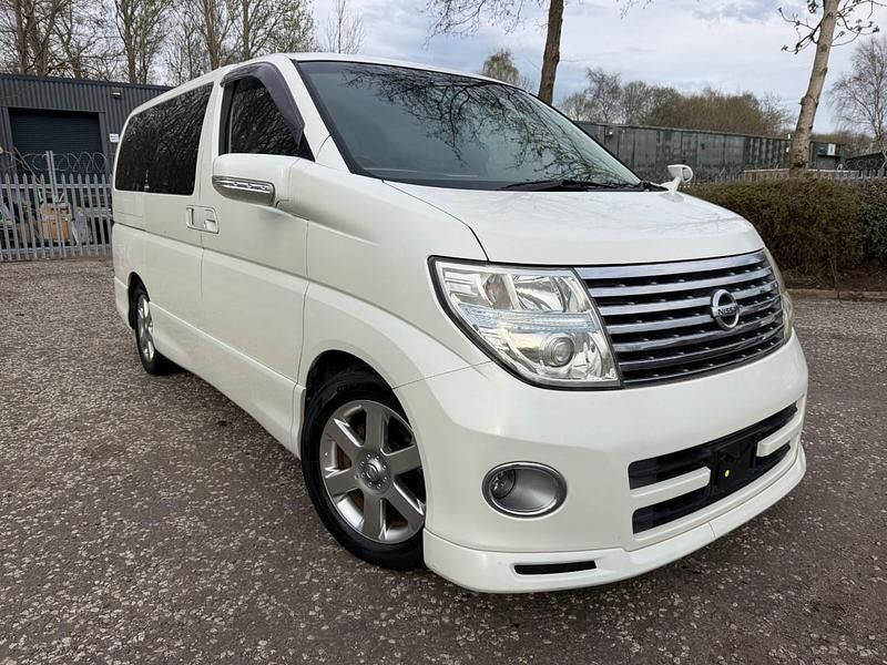 Used Nissan Elgrand 2007 Pearl white MPV
