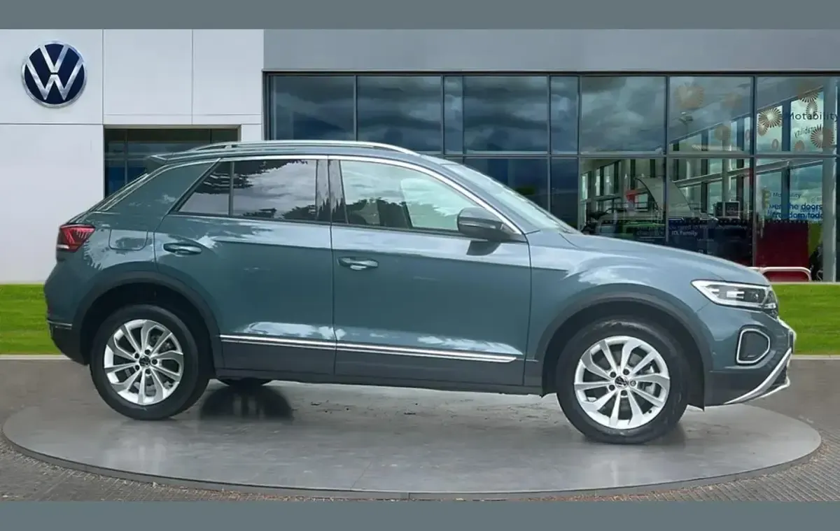 Used VW T-Roc Style 150 HP (110 kW) 2025 Blue SUV