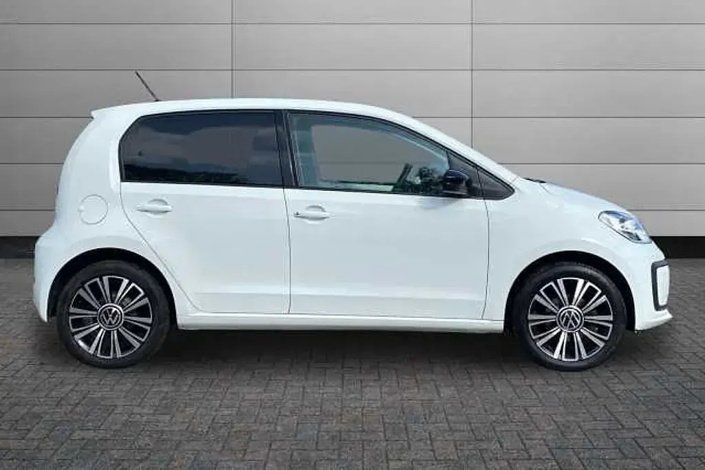 Begagnad VW up! Black Edition 65 HK (47 kW) 2022 Vit Halvkombi