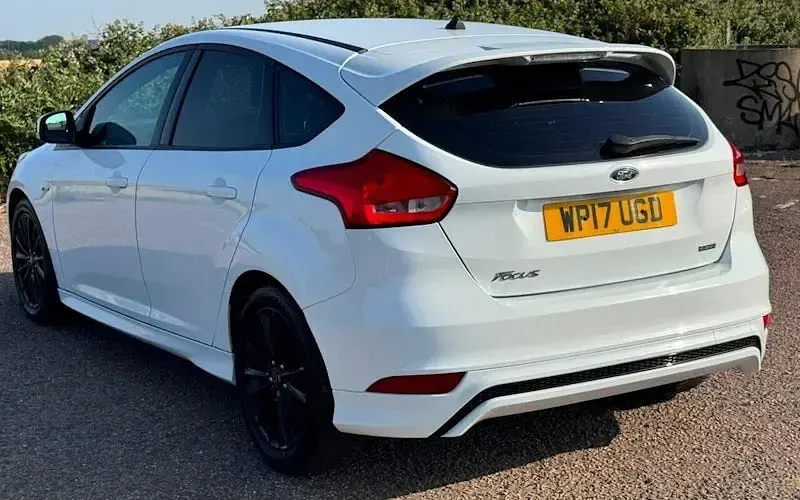 Used Ford Focus ST-Line 125 HP (91 kW) 2017 White Hatchback