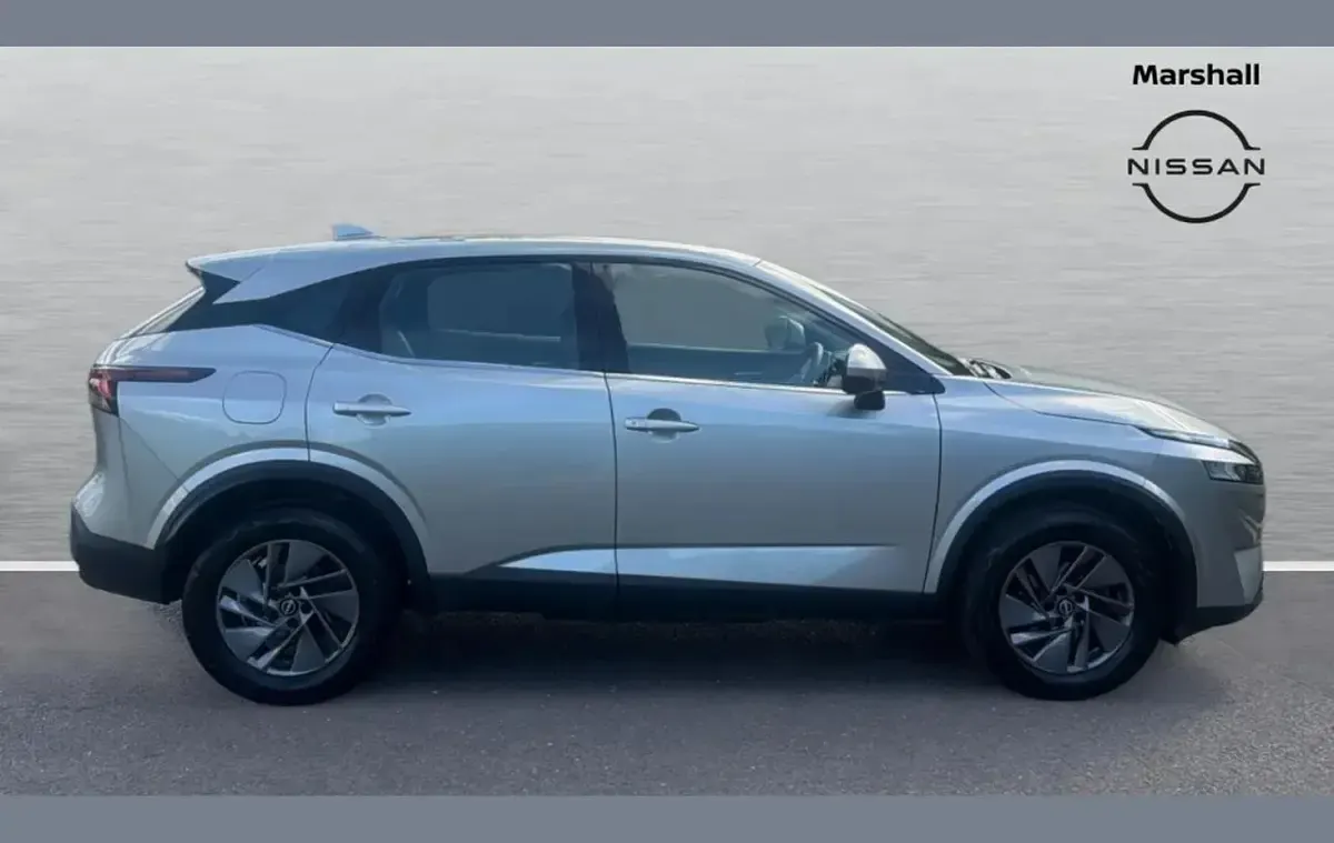 Used Nissan Qashqai Acenta Premium 155 HP (114 kW) 2023 Silver SUV