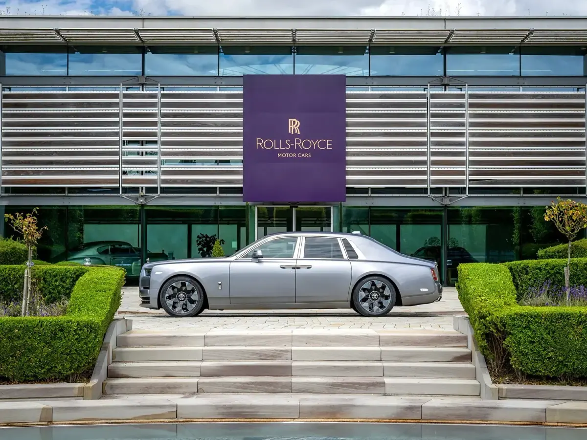 Used Rolls Royce Phantom 571 HP (419 kW) 2025 Silver Sedan