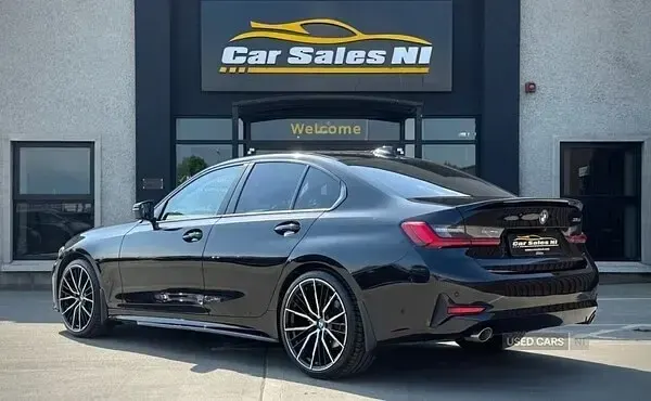 Begagnad BMW 318 M Performance 150 HK (110 kW) 2021 Svart Sedan