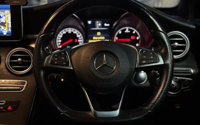 Used Mercedes GLC220 AMG line 170 HP (125 kW) 2015 White SUV