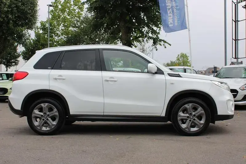 Used Suzuki Vitara SZ-T 120 HP (88 kW) 2018 White SUV