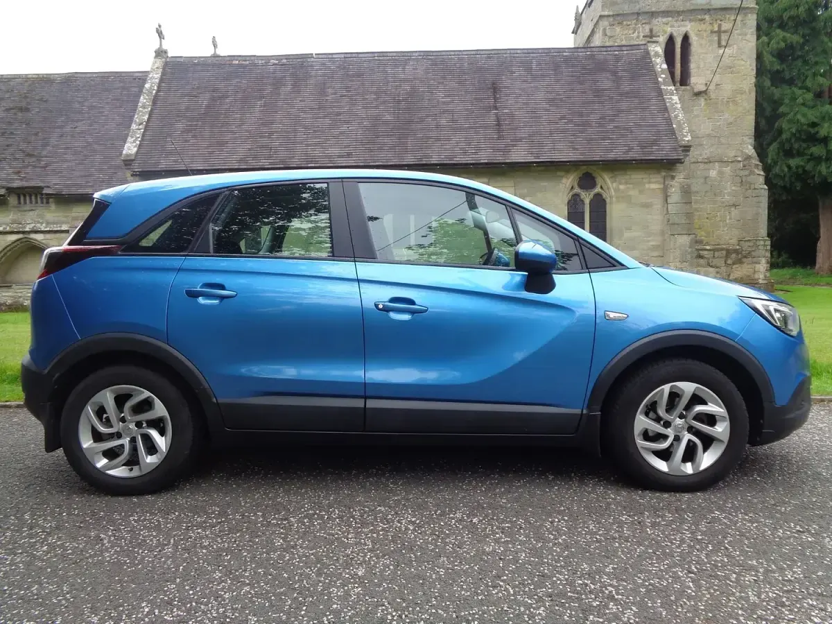Used Vauxhall Crossland X 81 HP (59 kW) 2019 Blue SUV