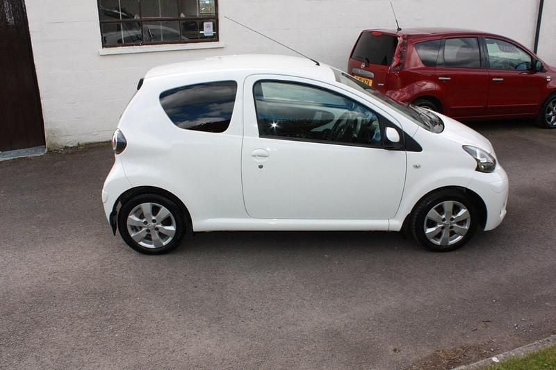 Used Toyota Aygo 68 HP (50 kW) 2013 White Hatchback
