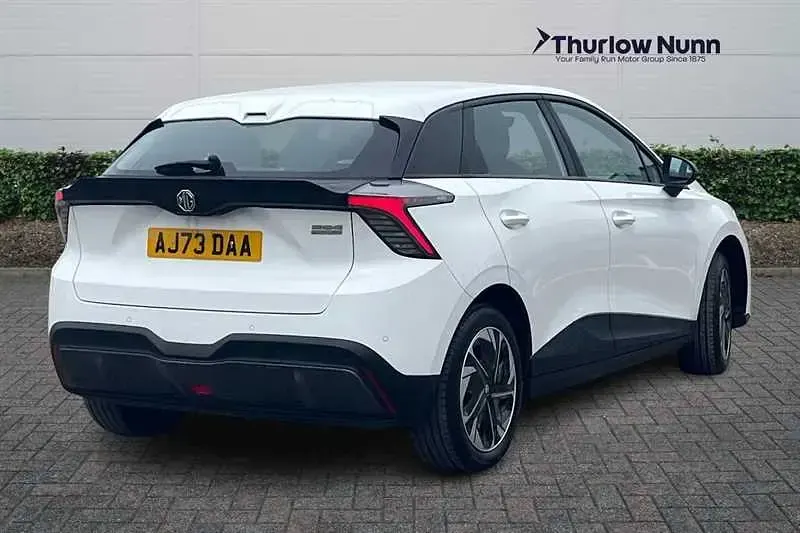 Used MG MG4 EV SE 2023 White Hatchback