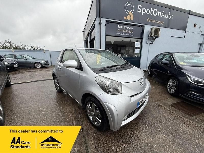 Used Toyota iQ 68 HP (50 kW) 2012 Silver Hatchback