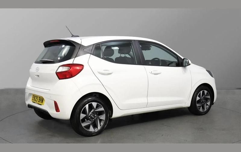 Used Hyundai i10 Advanced 63 HP (46 kW) 2025 White Hatchback