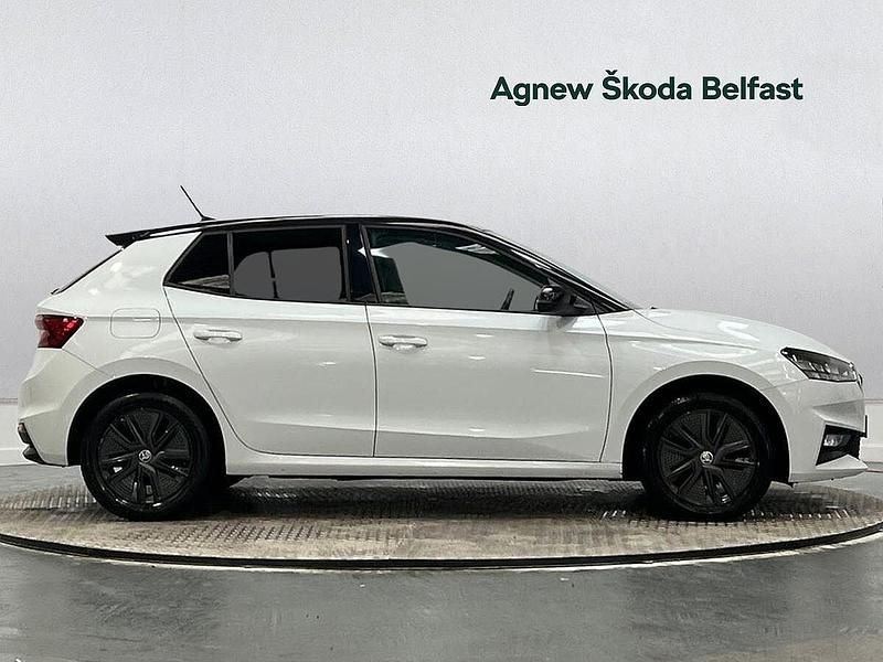 Used Skoda Fabia Colour Edition 70 HP (51 kW) 2022 Moon white metallic black magic pearl effect Hatchback