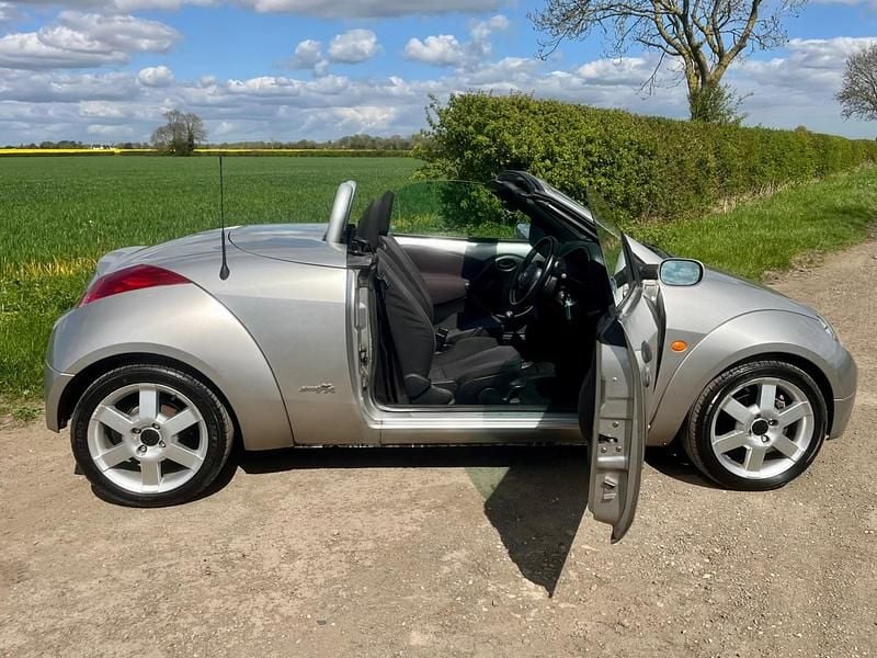 Usado Ford StreetKa 95 HP (69 kW) 2005 Prateado Cabrios