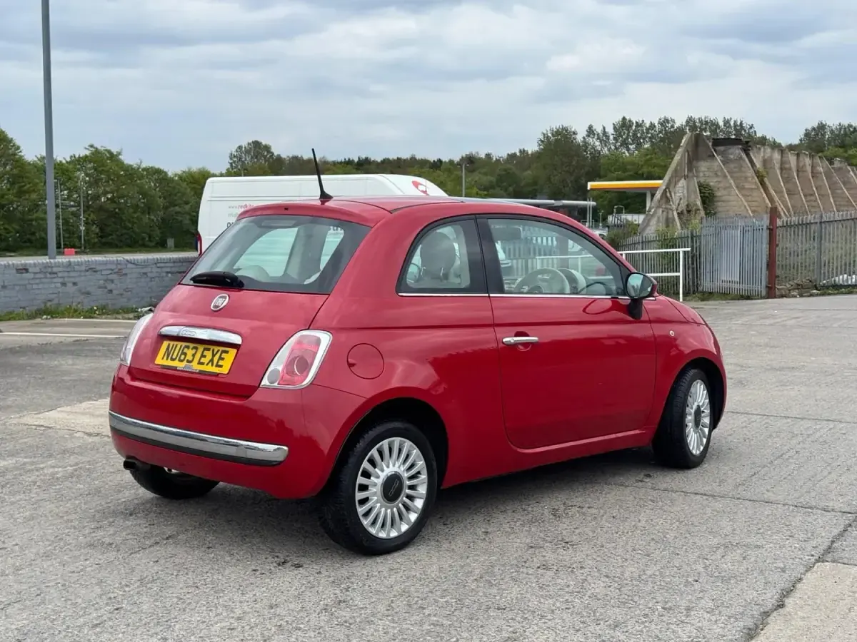 Gebraucht Fiat 500 Lounge 85 PS (62 kW) 2013 Rot Kleinwagen