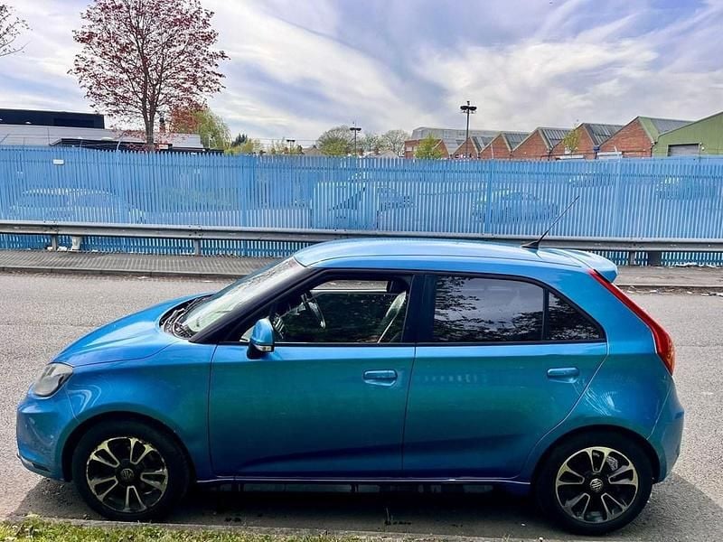 Usado MG MG3 106 HP (77 kW) 2014 Azul Citadino