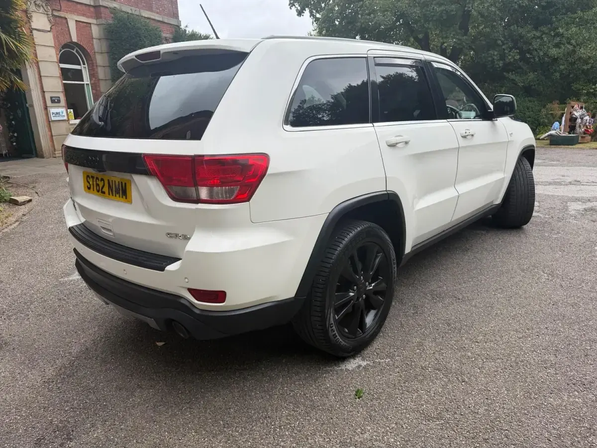 Used Jeep Grand Cherokee Limited 243 HP (178 kW) 2013 White SUV