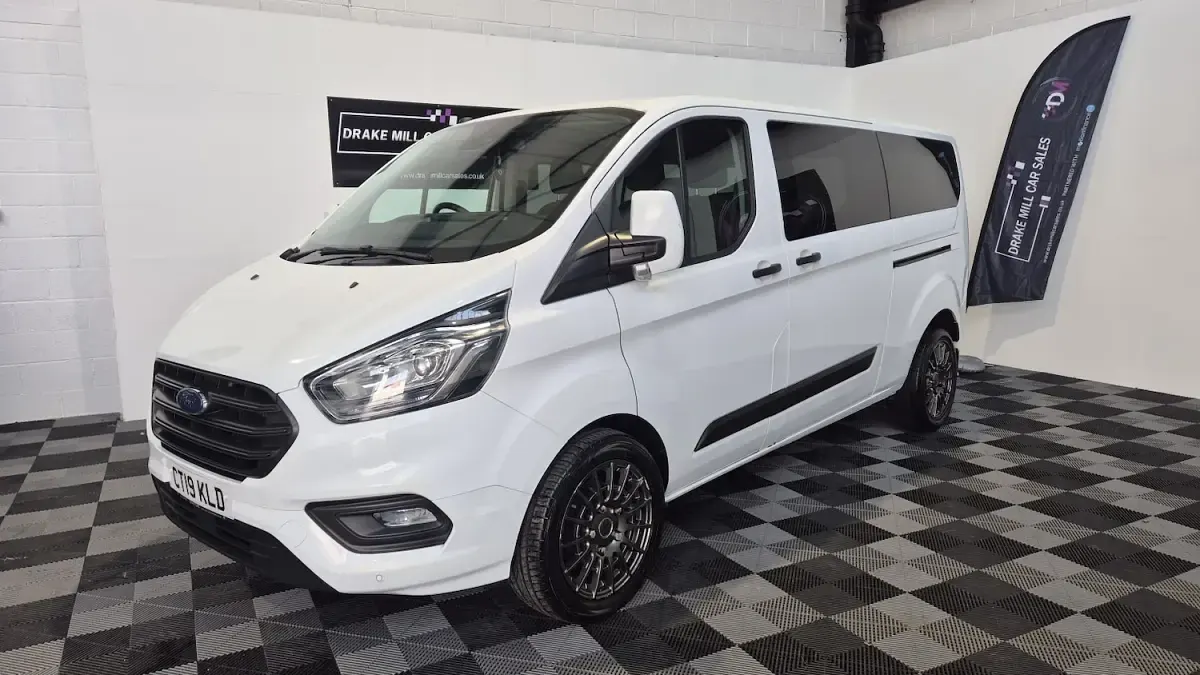 Used Ford Transit Custom Trend 2019 White Estate