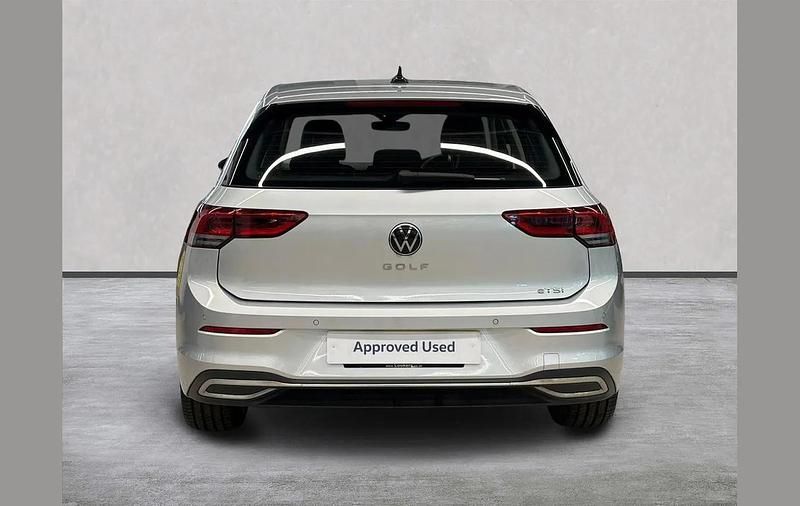 Second-hand VW Golf VIII Style 147 CP (108 kW) 2020 Argintiu Hatchback