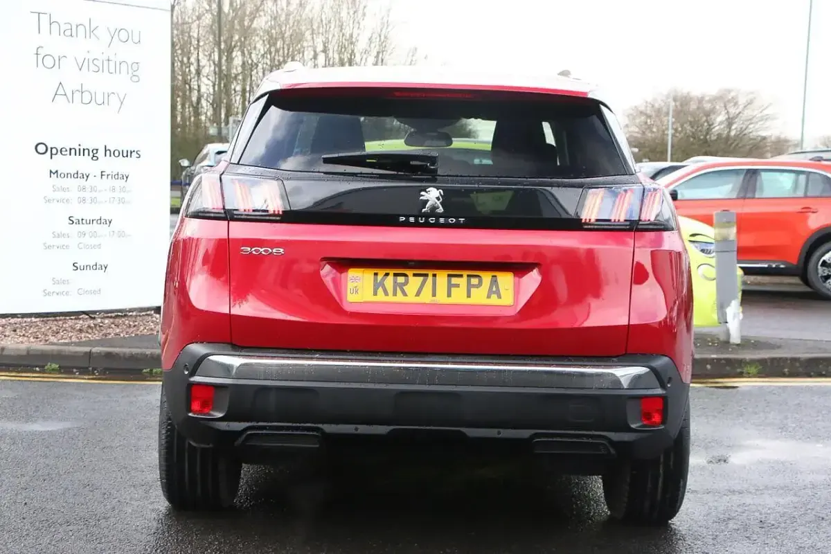Second-hand Peugeot 3008 Allure Premium 131 CP (96 kW) 2022 Roșu SUV
