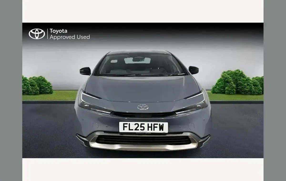 Used Toyota Prius Design 220 HP (161 kW) 2025 Grey Hatchback