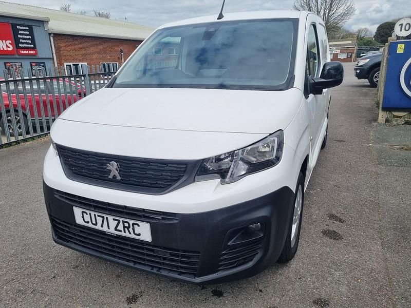 Second-hand Peugeot Partner Premium 2021 Alb Monovolum
