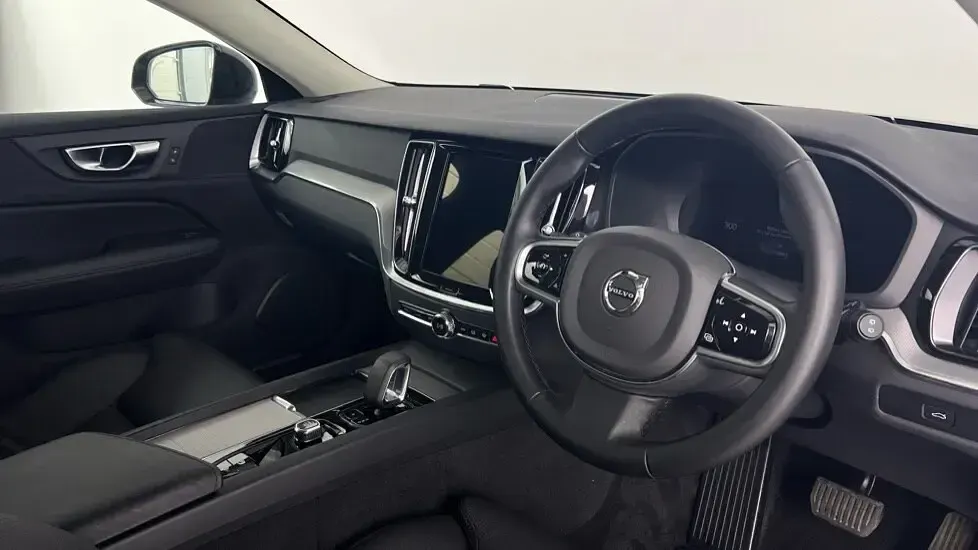 Used Volvo V60 Plus 194 HP (142 kW) 2025 Silver Estate