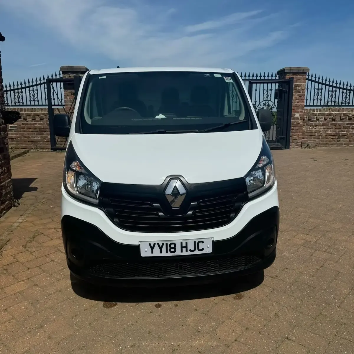 Second-hand Renault Trafic Business 125 CP (91 kW) 2018 Alb Monovolum
