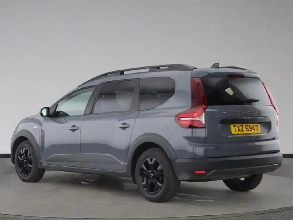 Used Dacia Jogger Extreme 141 HP (103 kW) 2024 Grey MPV