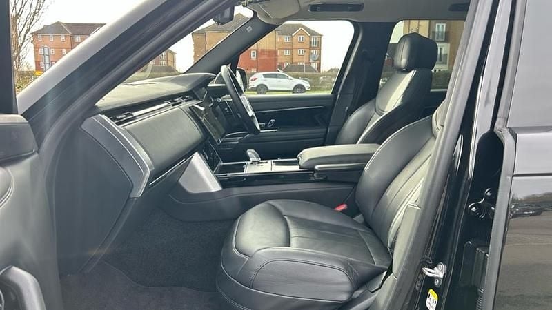 Used Land Rover Range Rover HSE 300 HP (220 kW) 2024 Black SUV
