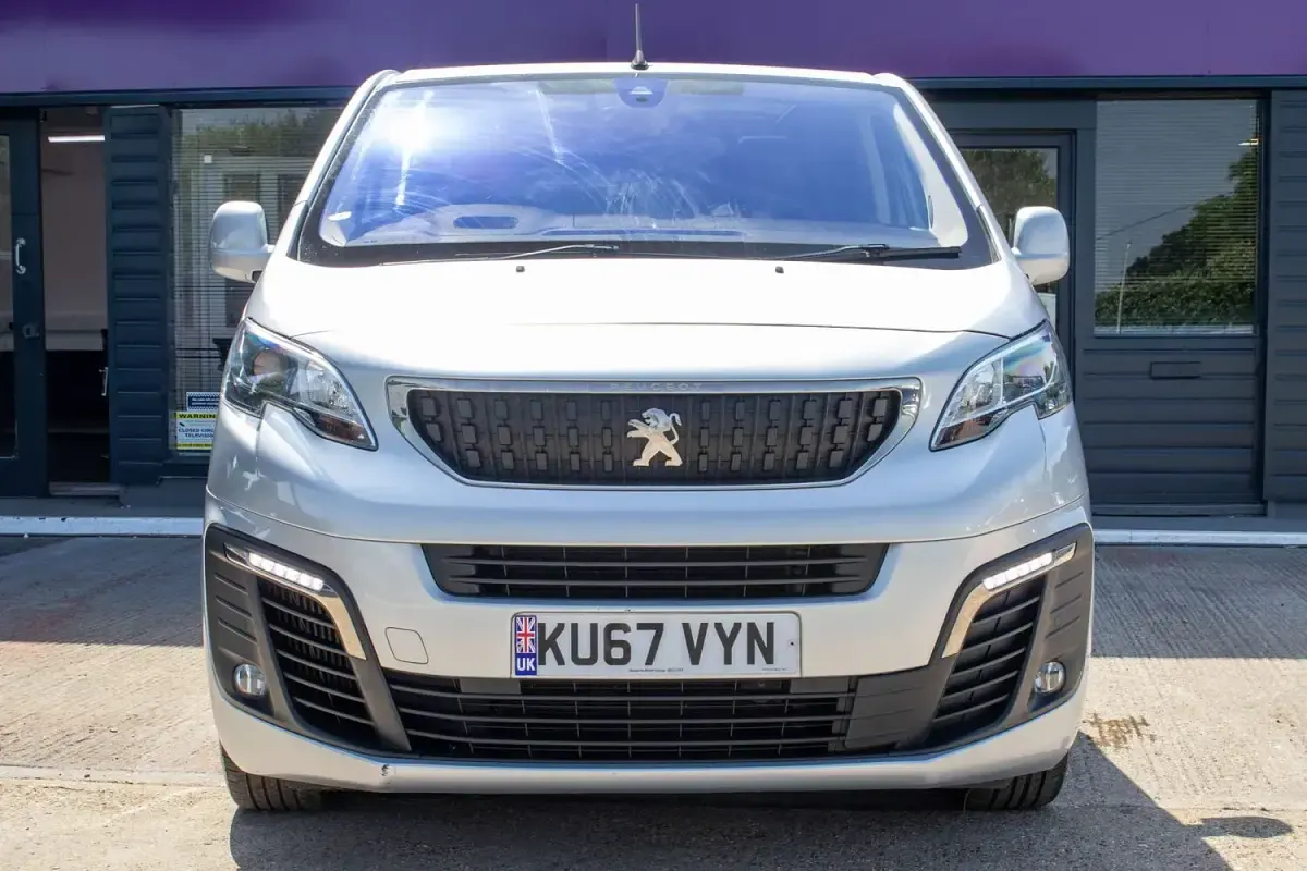 Used Peugeot Traveller Allure 180 HP (132 kW) 2017 Silver MPV