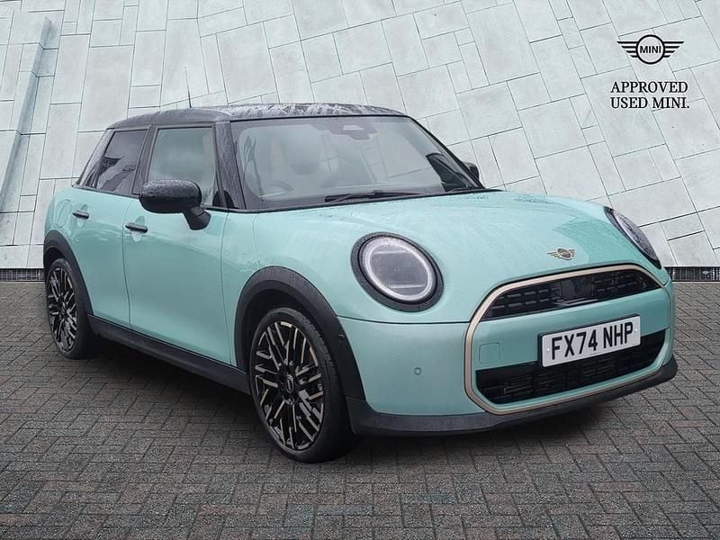 Used Mini Cooper Hatch 154 HP (113 kW) 2024 Green Hatchback