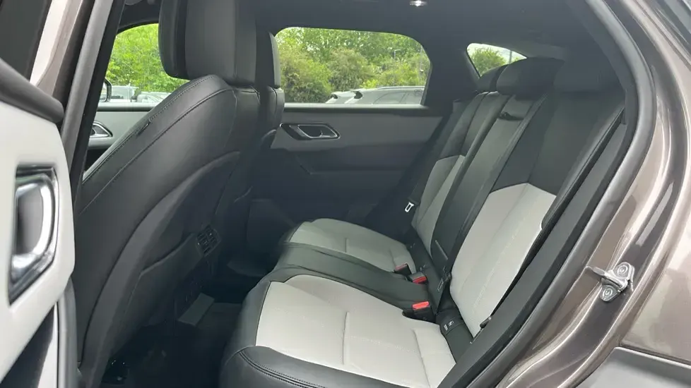 Used Land Rover Range Rover Velar Autobiography 404 HP (297 kW) 2025 Premium metallic  charente grey SUV