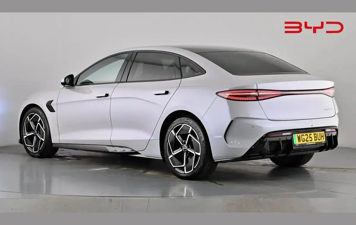 Usado BYD Seal Design 230 kW (313 CV) 2025 Gris Berlina