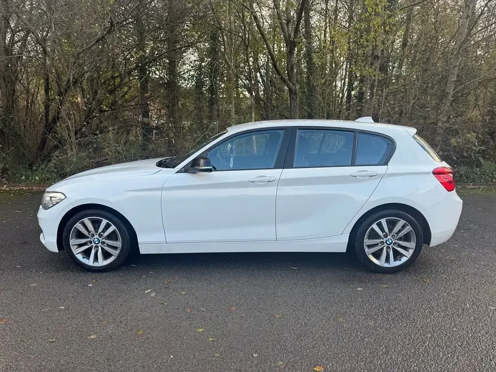 Used BMW 118 Sport Line 136 HP (100 kW) 2018 White Hatchback