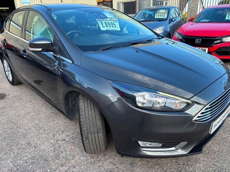 Begagnad Ford Focus Titanium 125 HK (91 kW) 2018 Grå Halvkombi