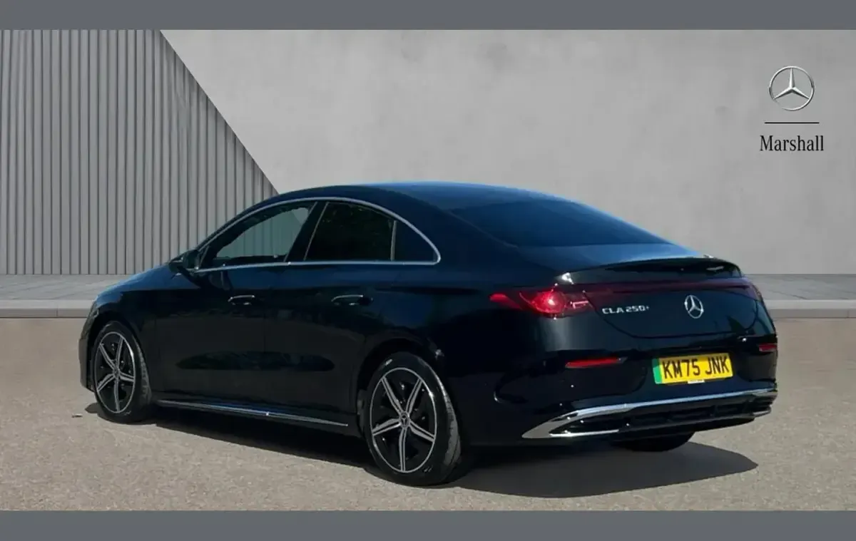 Usado Mercedes CLA 250+ AMG line 200 kW (272 CV) 2025 Negro Berlina