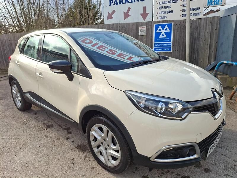 Used Renault Captur Dynamique 90 HP (66 kW) 2016 Cream SUV