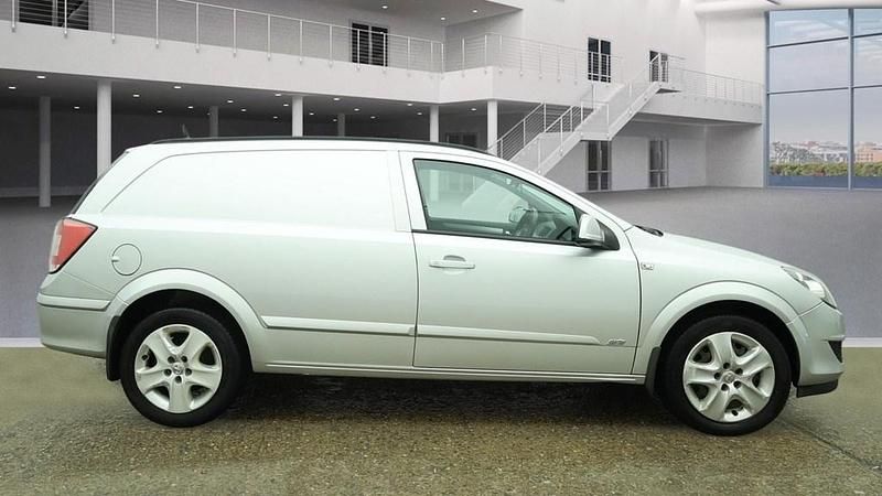 Used Vauxhall Astra Sportive 125 HP (91 kW) 2012 Silver Van