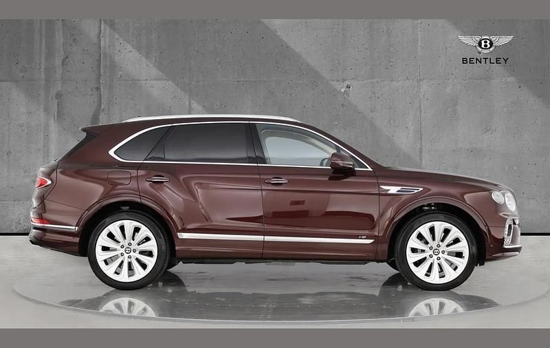 Used Bentley Bentayga Mulliner 541 HP (397 kW) 2021 Red SUV