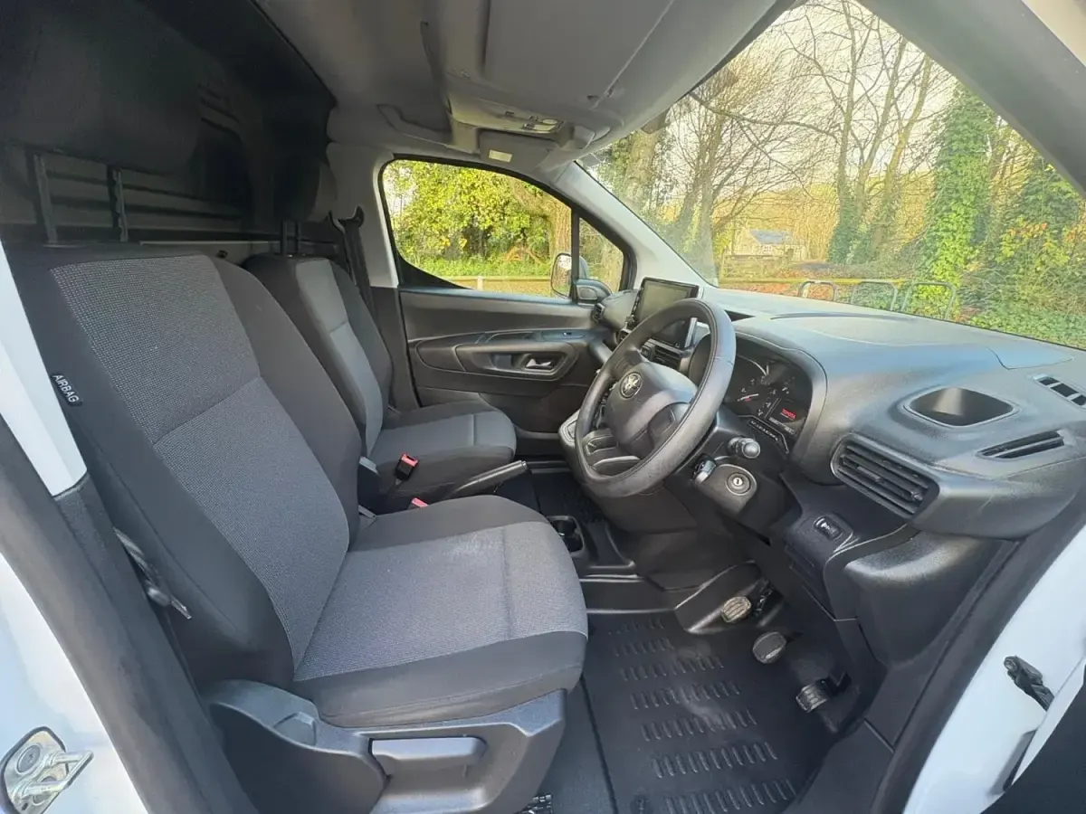 Usado Toyota Proace Active 120 HP (88 kW) 2023 Branco Monovolume