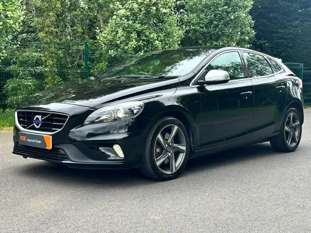 Used Volvo V40 R-Design 152 HP (111 kW) 2016 Black Hatchback