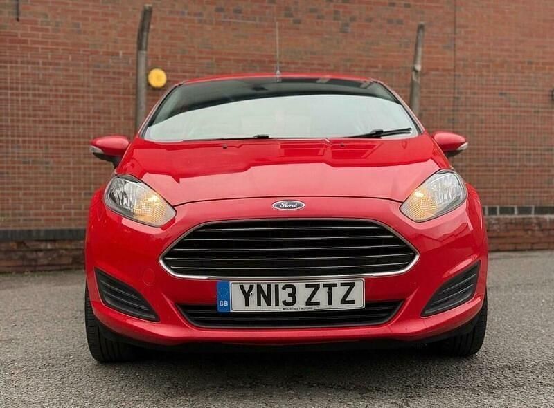 Used Ford Fiesta Style 82 HP (60 kW) 2013 Red Hatchback