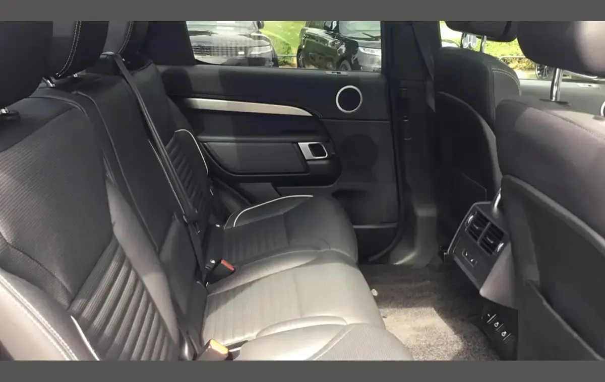 Used Land Rover Discovery HSE Dynamic 300 HP (220 kW) 2022 Santorini black SUV