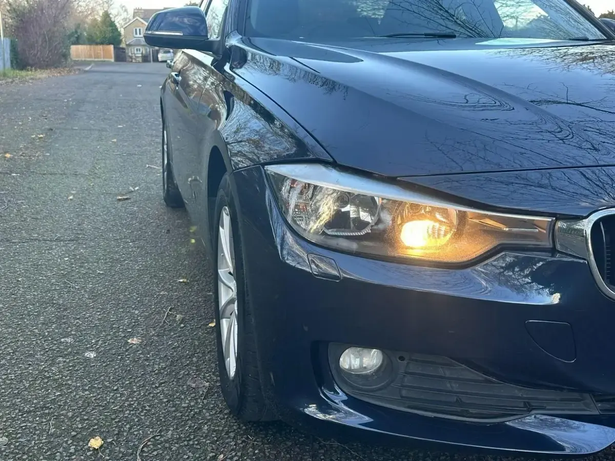 Begagnad BMW 320 Efficient Dynamics 161 HK (118 kW) 2014 Blå Sedan
