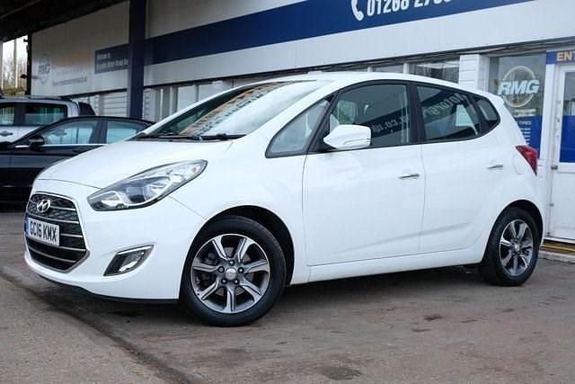 Used Hyundai ix20 SE 123 HP (90 kW) 2016 White Hatchback