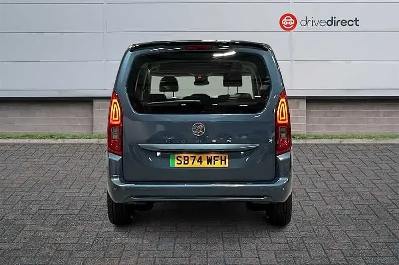 Usado Vauxhall Combo Design Edition 100 kW (136 CV) 2025 Azul Monovolumen
