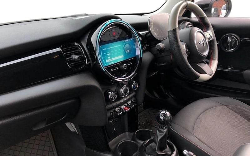 Used Mini Cooper Classic 136 HP (100 kW) 2021 White Hatchback