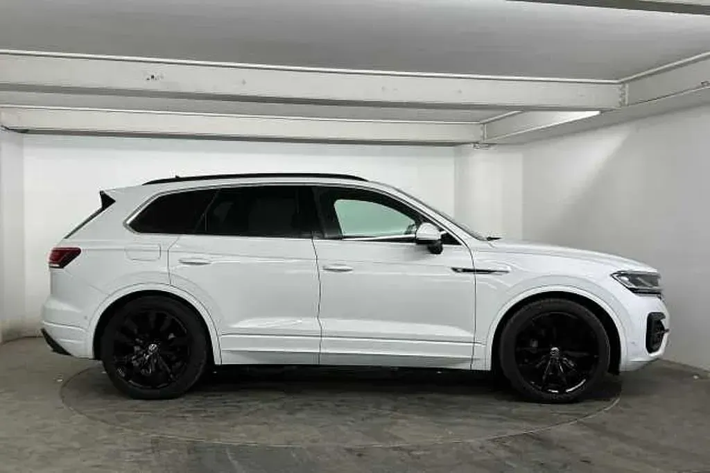 Used VW Touareg R-line 231 HP (169 kW) 2023 White SUV
