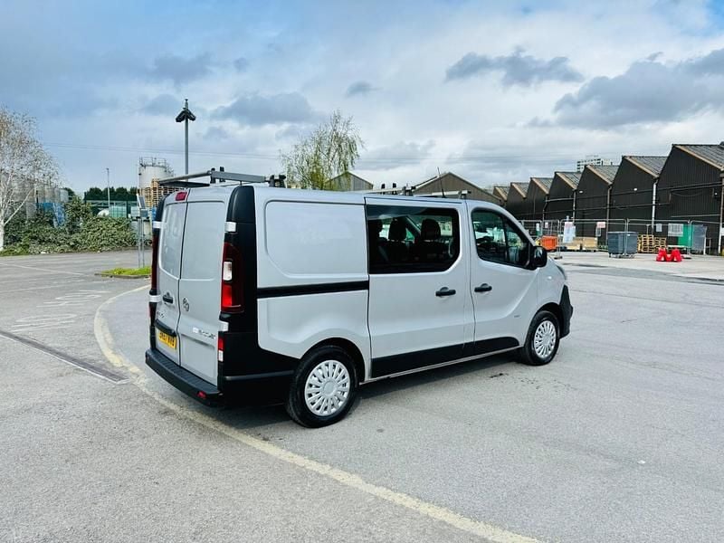 Used Vauxhall Vivaro 95 HP (69 kW) 2018 Silver